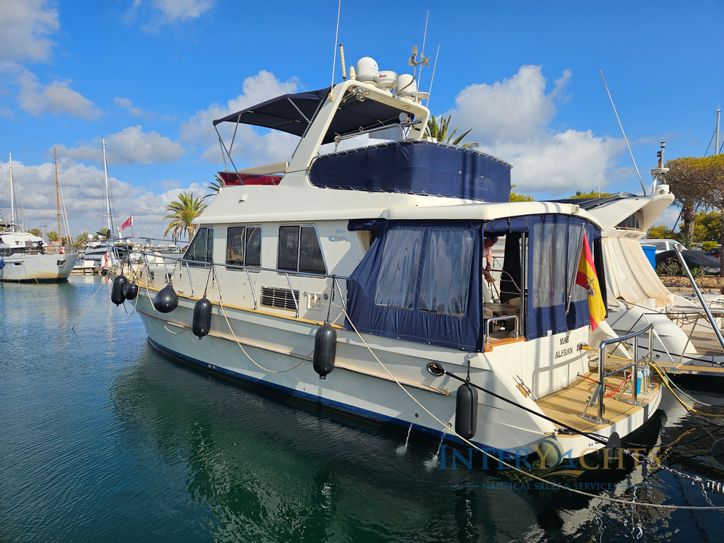 foto lateral de un Alaska 48 en venta en interyachts en barcos de segunda mano