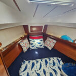 foto del camarote de proa de un Beneteau 331 clipper en venta en Interyachts en barcos de segunda mano