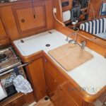 foto de la cocina de un Beneteau 331 clipper en venta en Interyachts en barcos de segunda mano