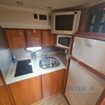 foto de la cocina de un yate Sinergia 40 en venta por interyachts entre sus barcos de segunda mano