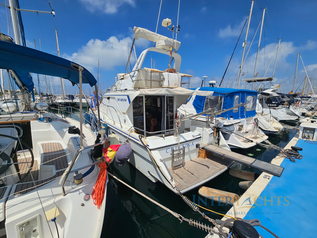 vista desde el exterior de un Fairline 31 Corniche en venta por interyachts entre sus barcos de segunda mano